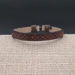 6.5 Inch Adjustable Diamond Pattern Leather Bracelet B975